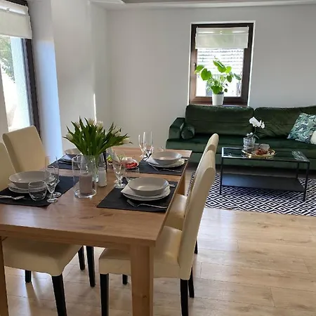 度假居 Dom Na Skraju Lasu Mikołajki