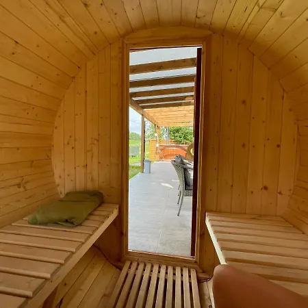 Dom Na Skraju Lasu 別荘 *